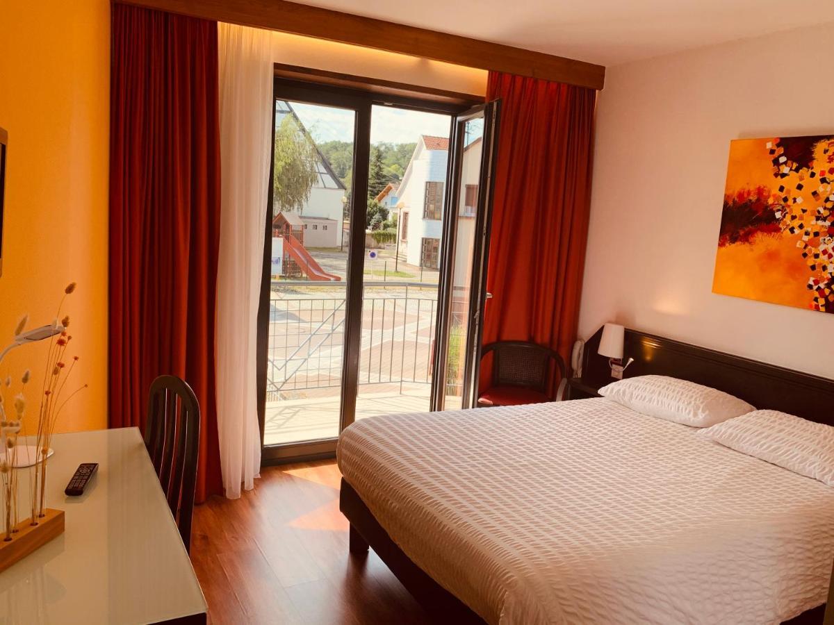 Logis Hotel Restaurant Au Lion Rouge 바르텐하임 외부 사진